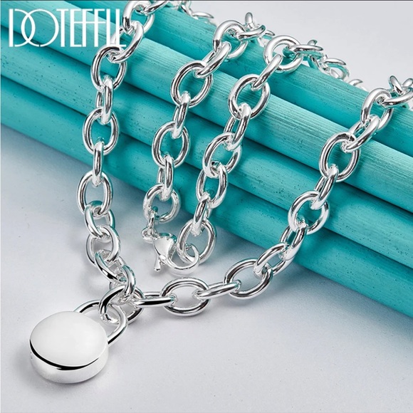 925 Sterling Silver necklace with a modern style lock! - Picture 4 of 6